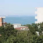 Хотел перуника Златни пясъци