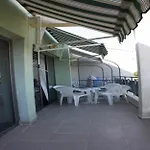 Хотел перуника 3*