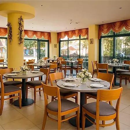 Perunika Golden Sands